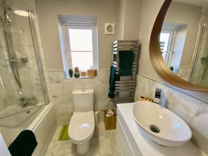 Family Bathroom/WC- click for photo gallery